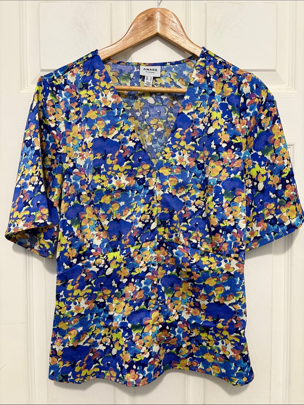 AWARE by Vero Moda Blue Floral Short-Sleeve V-Neck Top